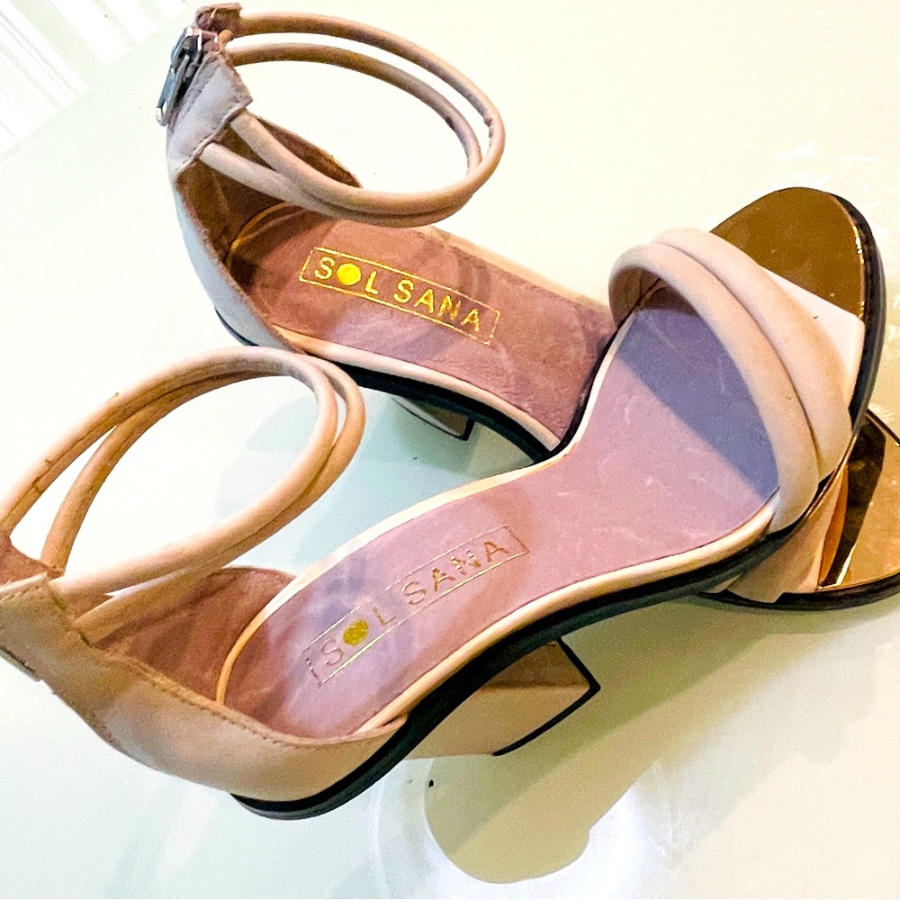 NWOT SoL Sana Oscar Heels 8.5